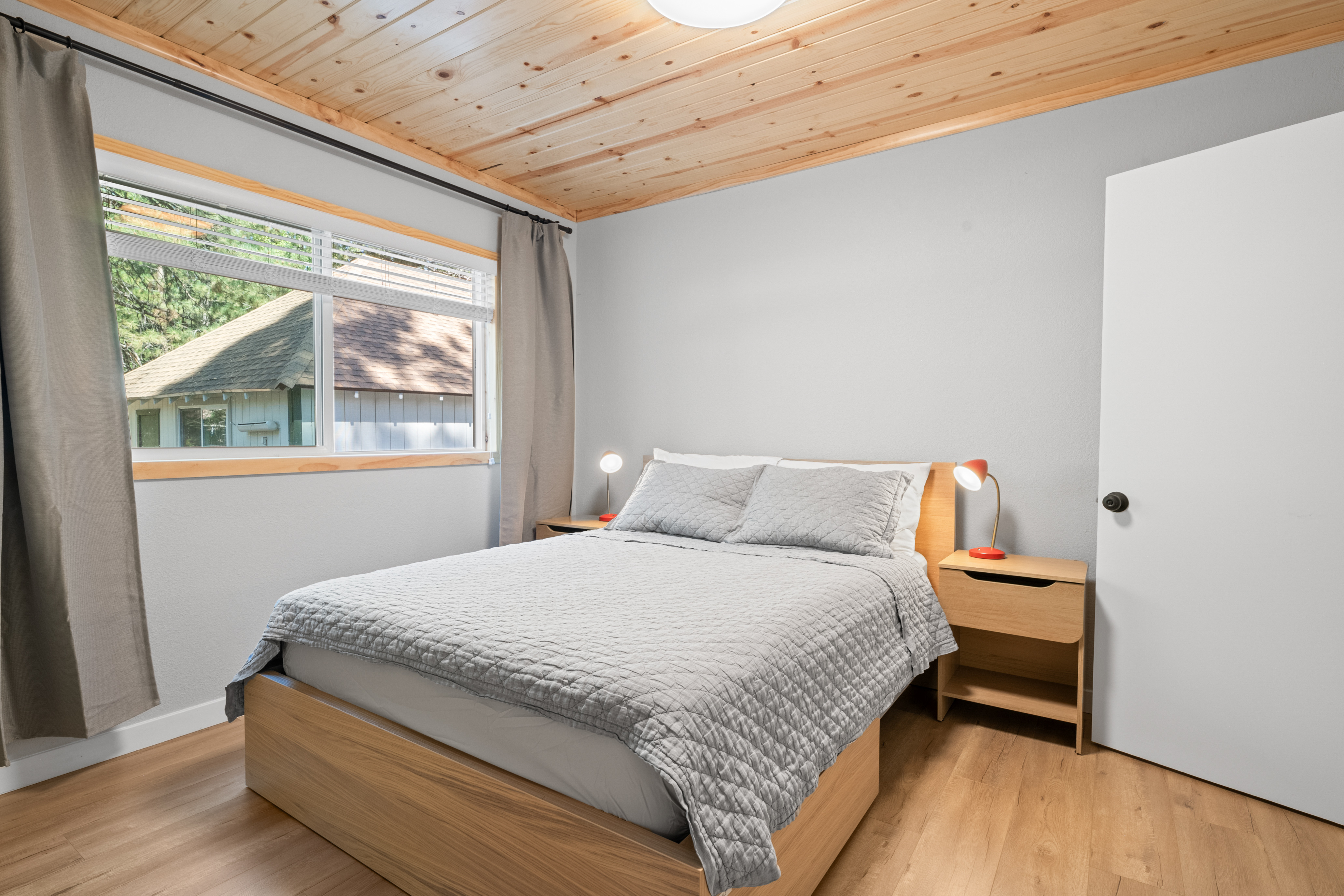 Bedroom Picture 1
